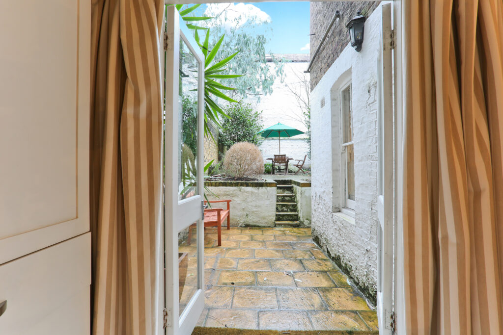 162950424 - Flat B, 90 Beaufort Street, London SW3 - 2